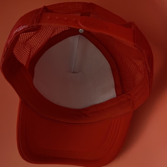 The Hong Kong Cable Car Red Hat - Picture 4 of 4